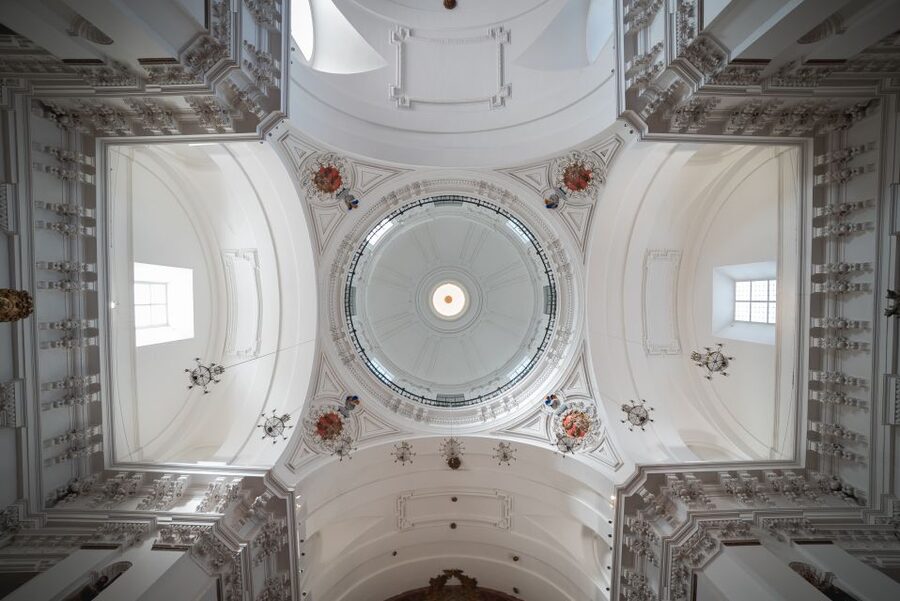 Toledo: Guided Monument Walking Tour with Wristband Pass - Santa María la Blanca: Step Inside the Old Synagogue