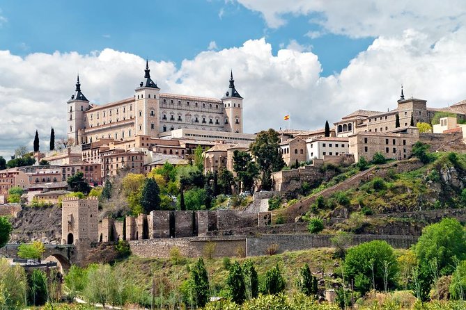 Toledo Half Day Tour with Cathedral, St Tome Church & Synagoge - The walking tour, the heat, and the bilingual-style narration