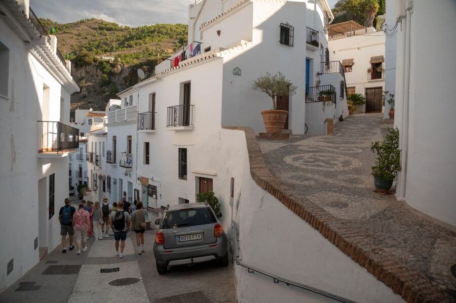 Torremolinos/Benalmadena: Nerja Caves Tour with Frigiliana - Small tips that make the day smoother
