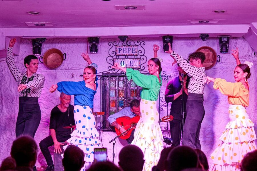 Torremolinos: Flamenco Show with Drinks - Where the Night Starts: Drinks, Seating, and Getting Settled