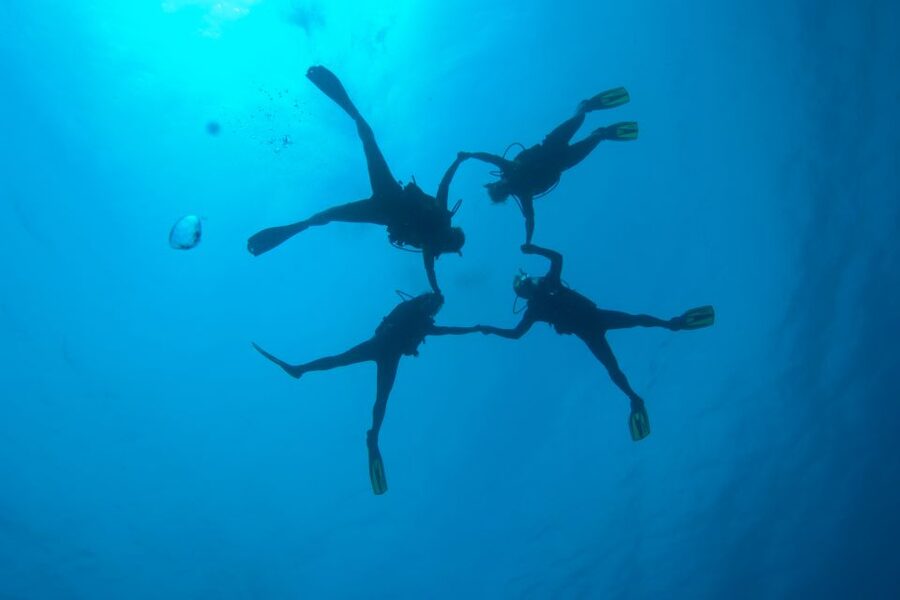 Tossa de Mar: PADI Discovery Scuba Diving in Costa Brava - Entering the Water: Gradual Descent and Ear Comfort