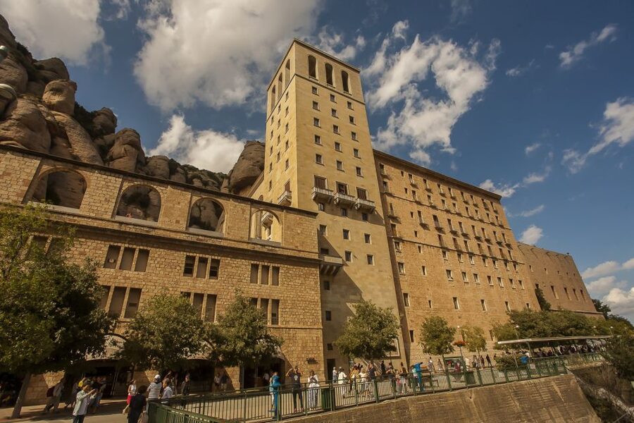 Tot Montserrat: Transport, Museum Tickets, and Lunch - How the Tot Montserrat ticket keeps the day simple