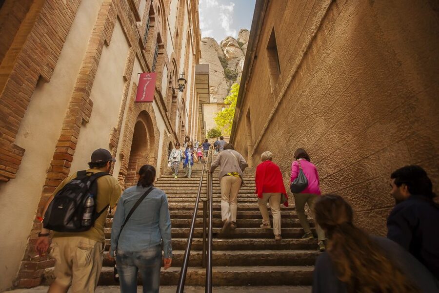 Tot Montserrat: Transport, Museum Tickets, and Lunch - Lunch on Montserrat: Catalan food without extra planning