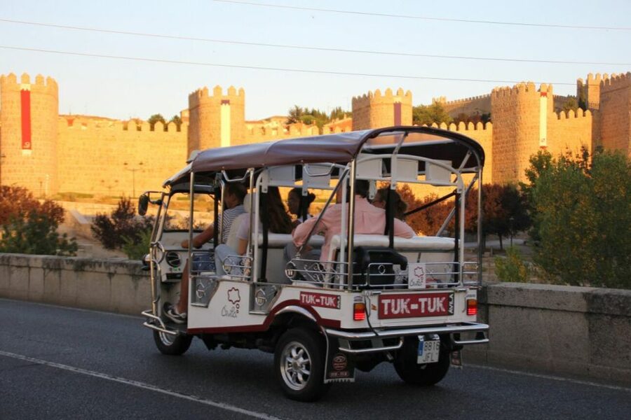 Tour Guiado En Tuk Tuk Recorre Avila De La Forma Mas Comoda - A 35-Minute Tuk Tuk Loop That Helps You Get Your Bearings in Avila