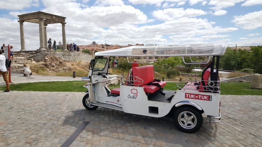 Tour Guiado En Tuk Tuk Recorre Avila De La Forma Mas Comoda - Value for $10: What You’re Getting in 35 Minutes