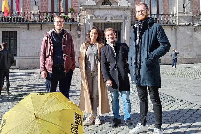 Tour "Madrid of the Austrias" | Old Town ❤️ - Royal Palace: gardens, power stories, and the feeling of court life