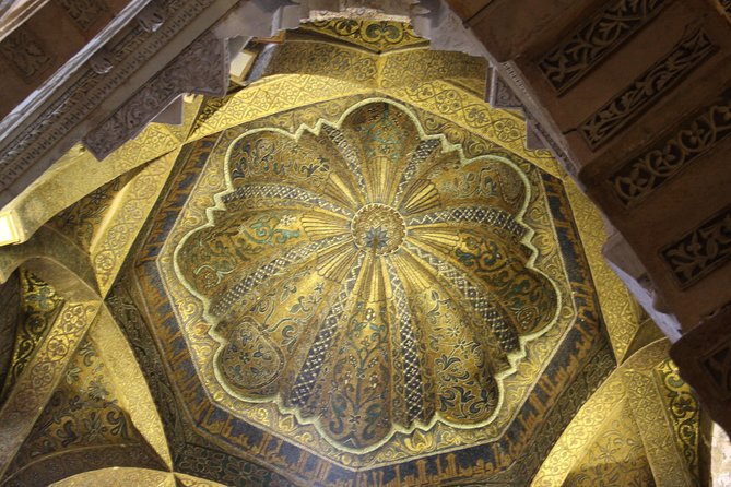 Tour to the Mosque-Cathedral of Córdoba with admission included - Guides, communication, and how to get the most out of the explanation