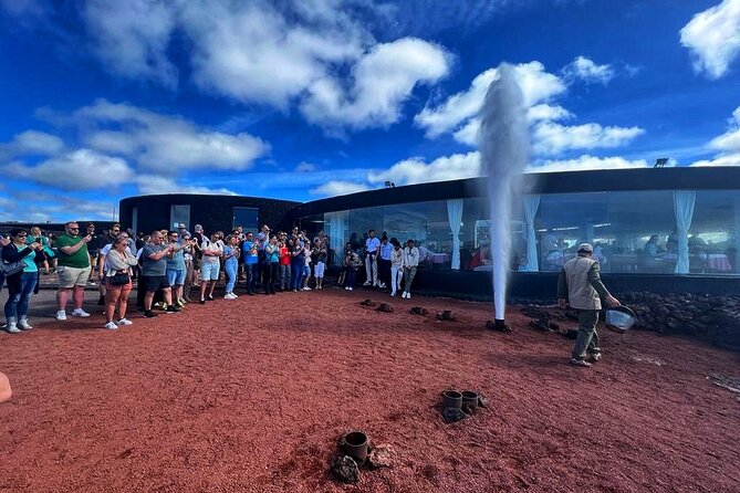 Tour to Timanfaya, Jameos del Agua, Cueva de los Verdes and viewpoint from the cliff - How this 9-hour Lanzarote loop actually feels