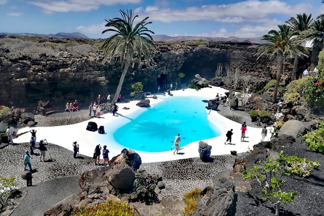 Tour to Timanfaya, Jameos del Agua, Cueva de los Verdes and viewpoint from the cliff - Camel Shed: the optional ride and the wait factor