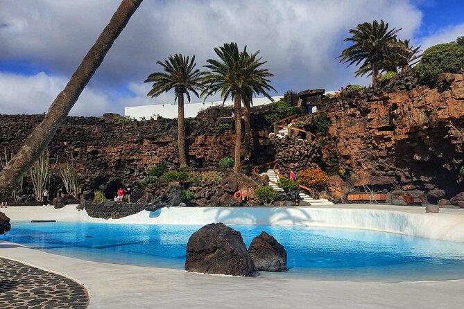 Tour to Timanfaya, Jameos del Agua, Cueva de los Verdes and viewpoint from the cliff - Timanfaya National Park: red craters from the coach