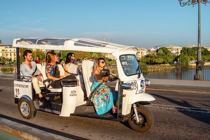 Tour Welcome Seville with Local Guide in Eco Tuk Tuk Private - How the 1 hour vs 2 hour tour shape your time