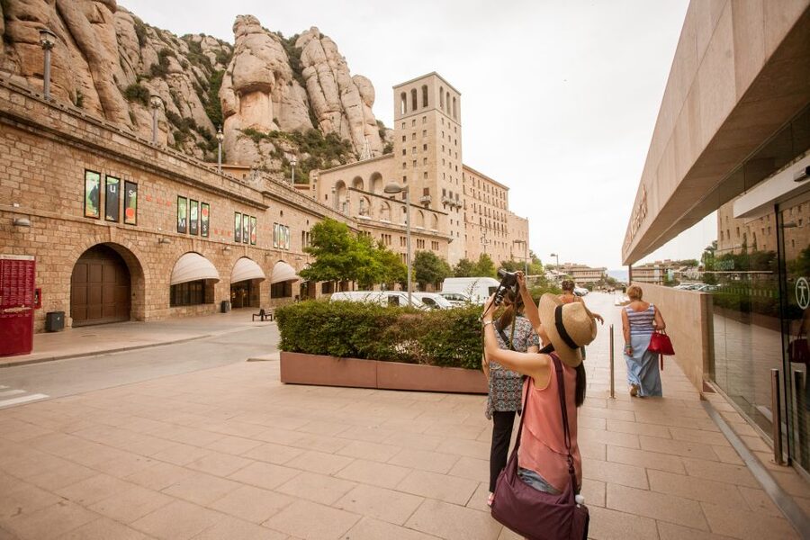 Trans Montserrat: Return Ticket and Audiovisual Exhibit - Audiovisual Gallery: A Smart Warm-Up to the Benedictine Monastery