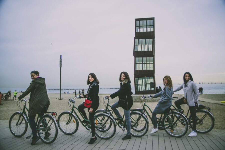 Unusual Barcelona Bike Tour in French - Where You Start: Meeting Point and Getting There Smoothly