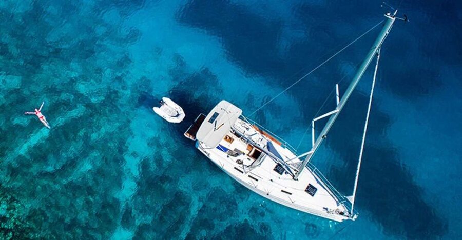 Valencia: 2-Hour Private Boat Cruise - From Marina Real Juan Carlos I to open water in 2 hours