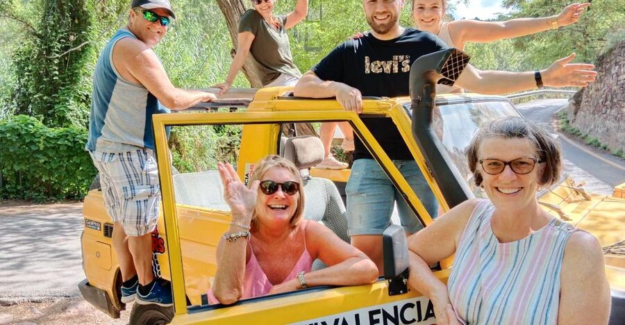 Valencia: Albufera Jeep and Boat Tour - 45-minute wooden boat cruise on the Albufera lagoon