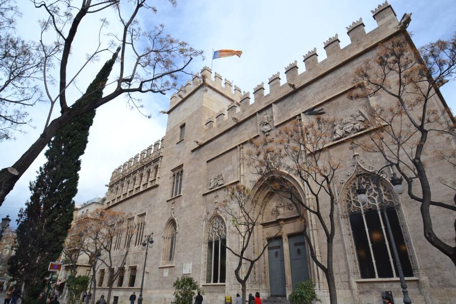 Valencia: Cathedral, St Nicholas, and Lonja de la Seda Tour - Valencia Cathedral and the Holy Grail story you will hear with purpose