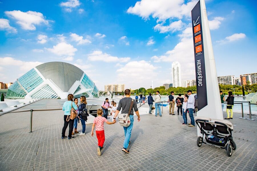 Valencia: City of Arts and Science 3D Movie at Hemisfèric - Hemisfèric and the IMAX Dome: why this is more than a quick movie