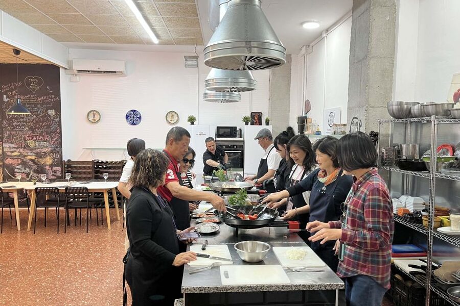 Valencia: Evening Guided Paella Workshop, Tapas, and Drinks - Key highlights before you go