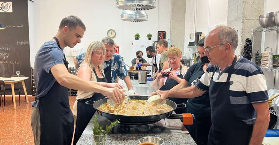 Valencia: Evening Guided Paella Workshop, Tapas, and Drinks - Starting the night with tapas, sangria, and Valencian DO wine