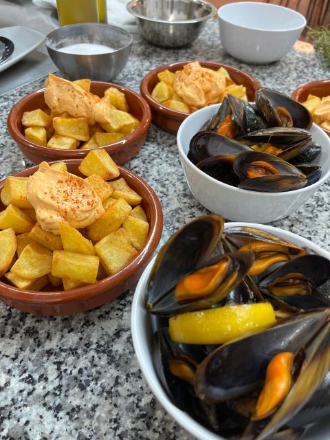 Valencia: Evening Guided Paella Workshop, Tapas, and Drinks - Price and value for a 3-hour Valencia cooking evening
