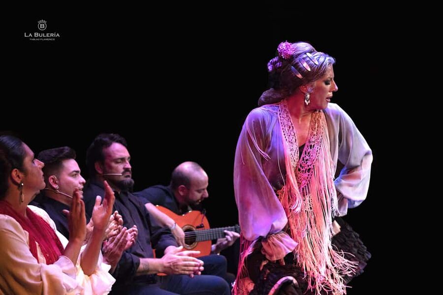 Valencia: Flamenco Show with Dinner at La Bulería - Drinks, Aperitifs, and the Pace of the Night