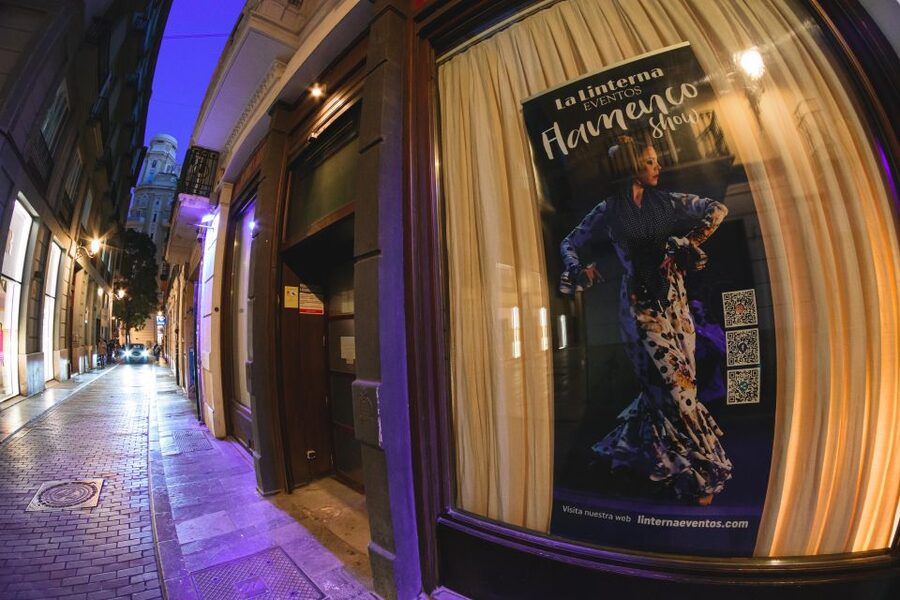 Valencia: La Linterna Flamenco Show - Seats, sightlines, and how to avoid the pole blocking the view