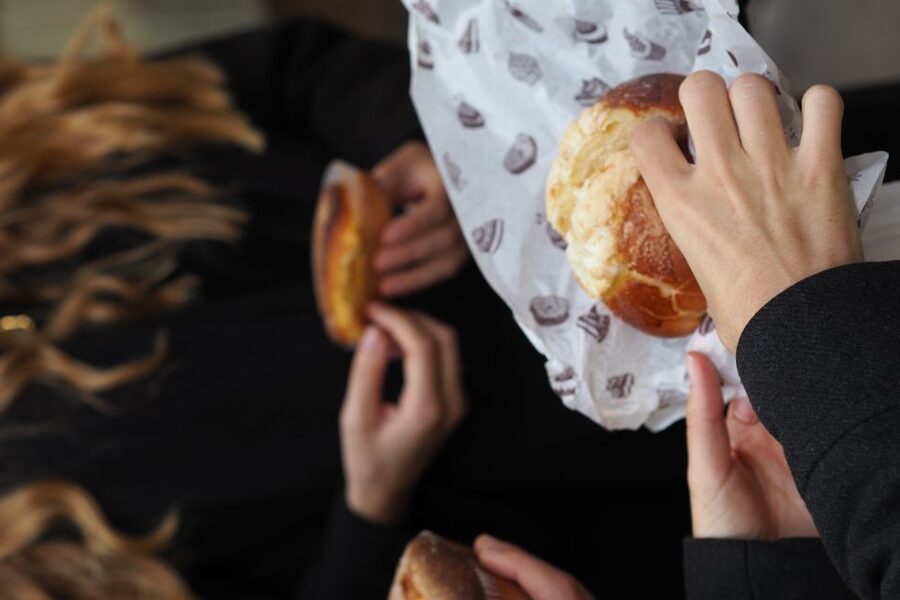 Valencia: Morning Food Tour with Central Market Visit - Esmorzaret at a local bar: where the morning becomes social