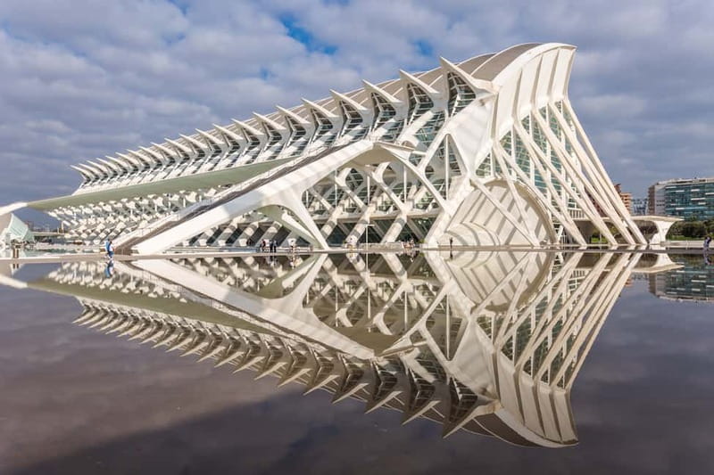 Valencia: Oceanogràfic, Hemisfèric & Science Museum Combo - Hemisfèric Cinema: Calatrava’s 3D Sphere and How to Pick Your Show