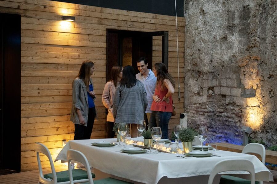 Valencia: Old Town Tour, Wine & Tapas in an 11th c. Monument - Sundays and afternoons: why Mercado Central may be off the route