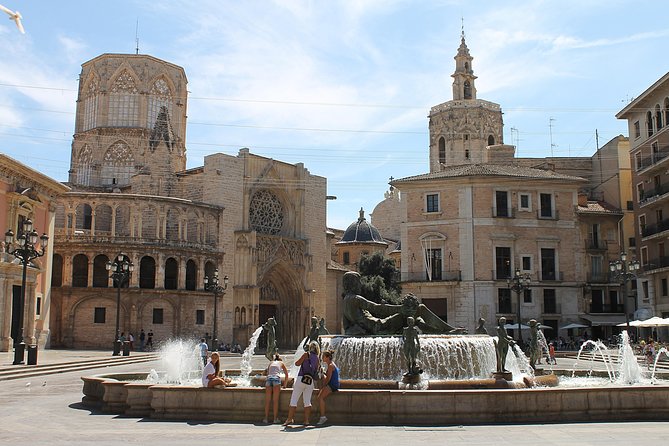 Valencia Old Town Tour with Wine & Tapas in 11th Century Historic Monument - Why This 4-Hour Valencia Plan Makes Sense