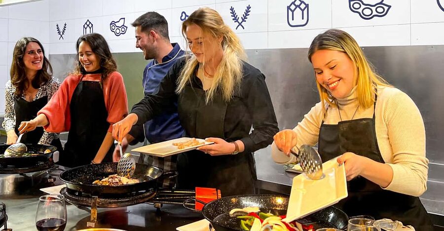 Valencia: Paella Cooking Class with Central Market Tour - Why a Market-To-Pan Paella Class Works in Valencia