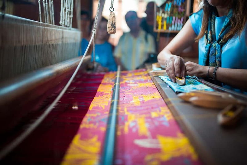 Valencia: San Nicolas, Silk Museum and Santos Juanes Church - Silk Museum route from guild life to thousands of looms
