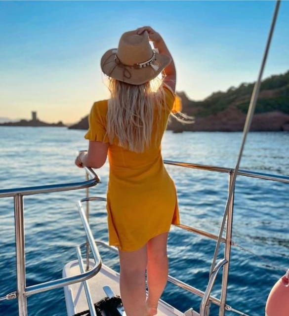 Valencia: Sunset or Daytime Catamaran Cruise with Drink - Boarding at the Marina, Getting a Good Spot Fast