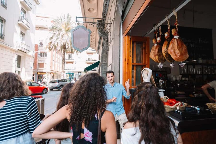 Valencia: Tapas and Drinks Evening Tour - Stop-by-stop tasting rhythm, what each bar adds to the meal