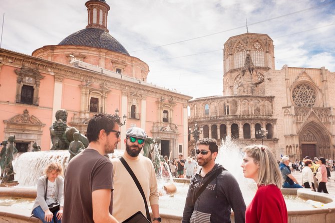 Valencia Tapas and Sightseeing Guided Tour - Getting to Plaça de Santa Caterina without stress