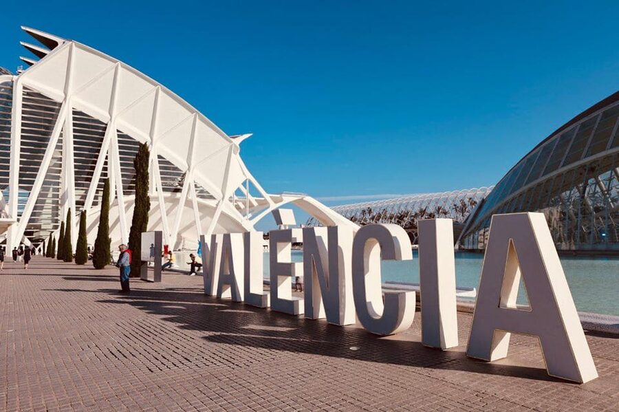 Valencia: Top 25 Highlights Guided Bike Tour - Starting Point on C. de Puerto Rico 23: Get the Legs and the Plan