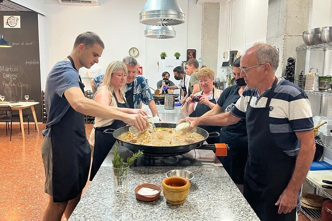 Valencian Paella Cooking Class, Tapas & Sangria - Evening - Meeting Point and Timing: Show Up Ready to Snack