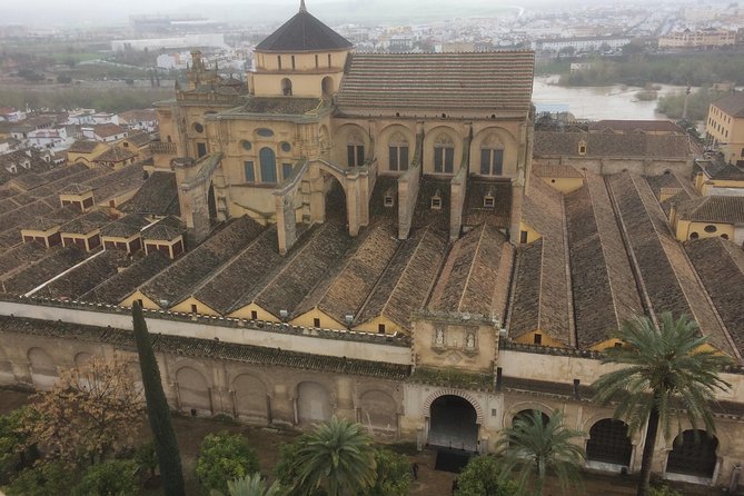 Visit in Spanish to the Cathedral Mosque. Does not include entrance ticket - Stop 2: Patio de los Naranjos and the Courtyard That Tells Time