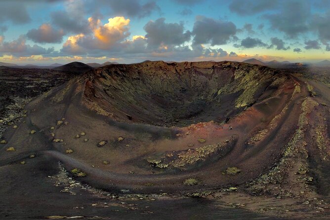 Volcano Trekking Tour (Timanfaya eruptions) - Timanfaya Trekking: Why La Rilla Volcano Feels Otherworldly