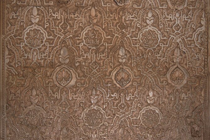 Walking tour in Alhambra, Nasrid Palaces and Generalife - Alhambra Fortifications: The Red Walls Mood and the Big Picture