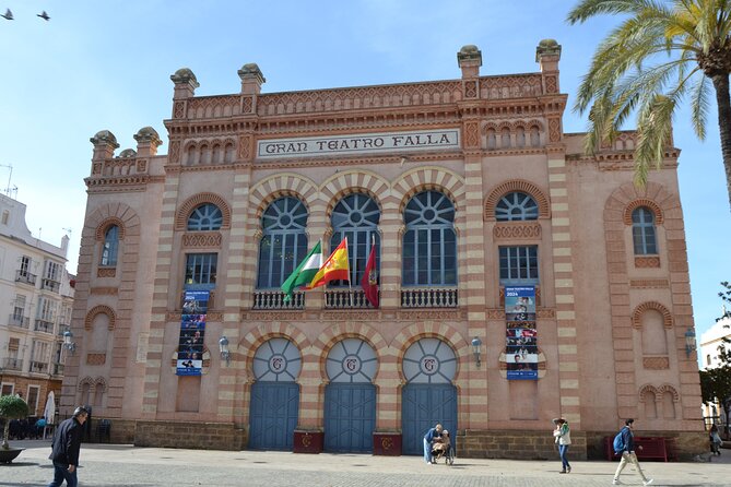Walking Tour through Cádiz: Stories from the hand of a local guide - Stop 4: Parque Genovés for a Breather and Better Photos