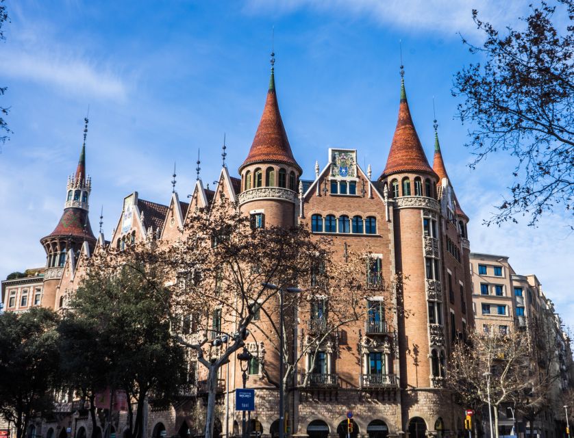 Welcome to Barcelona: Private Tour with a Local - Getting around like you live here, metro tips and smart shortcuts