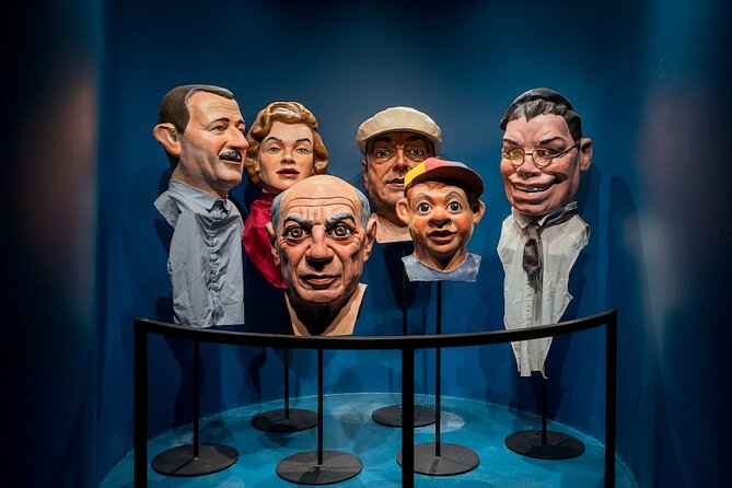 White Rabbit Museum: The Best Immersive Experience in Catalonia - Room tour: VR, the interactive cube, and the mirrored photo hall