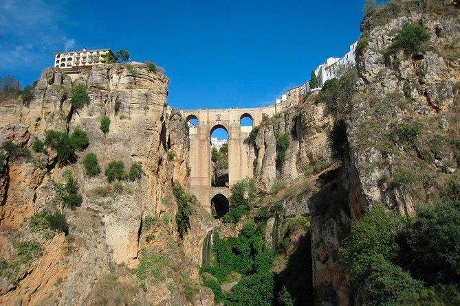 White Villages and Ronda Day Tour from Seville - Zahara de la Sierra: whitewashed streets, coffee breaks, and the olive oil stop